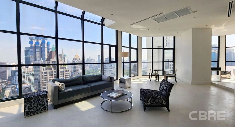 For sale 3 ベッドルーム condo in Sathon, Bangkok