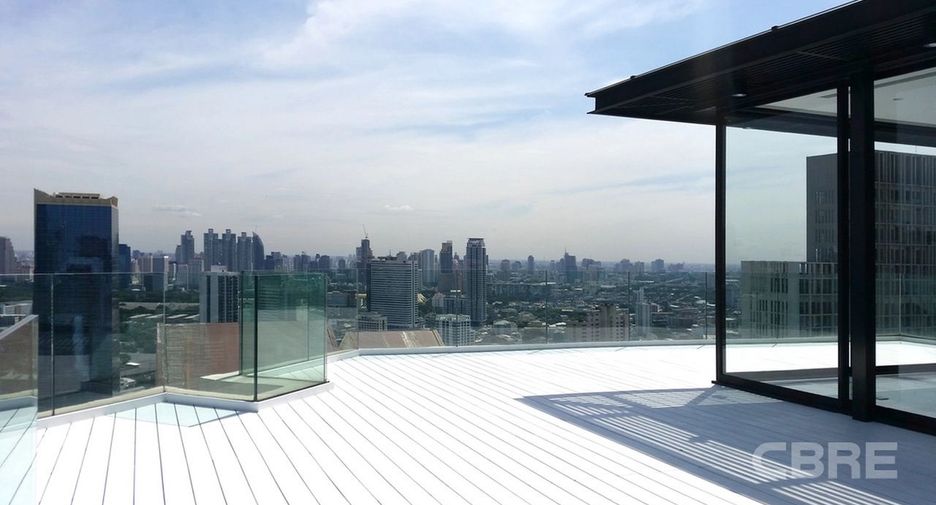 For sale 3 ベッドルーム condo in Sathon, Bangkok