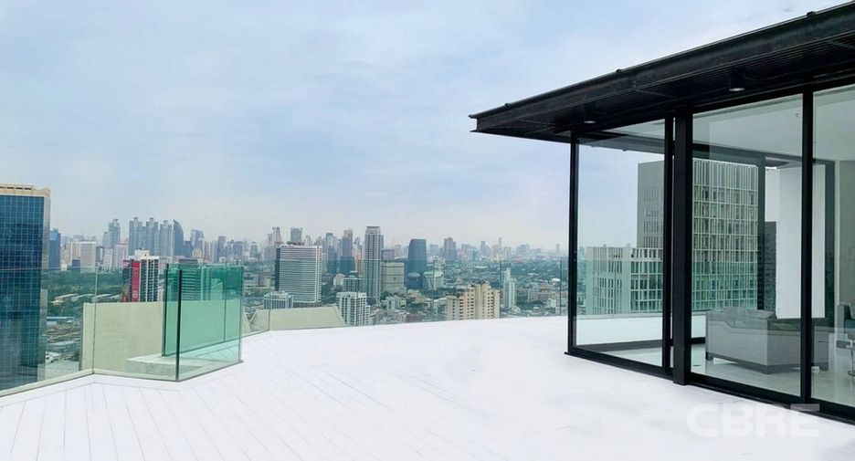 For sale 3 ベッドルーム condo in Sathon, Bangkok