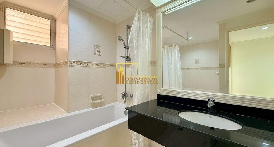 Condo en alquiler de 3 habitaciones en Watthana, Bangkok