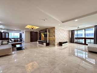 For rent 3 bedrooms condo in Khlong Toei, Bangkok
