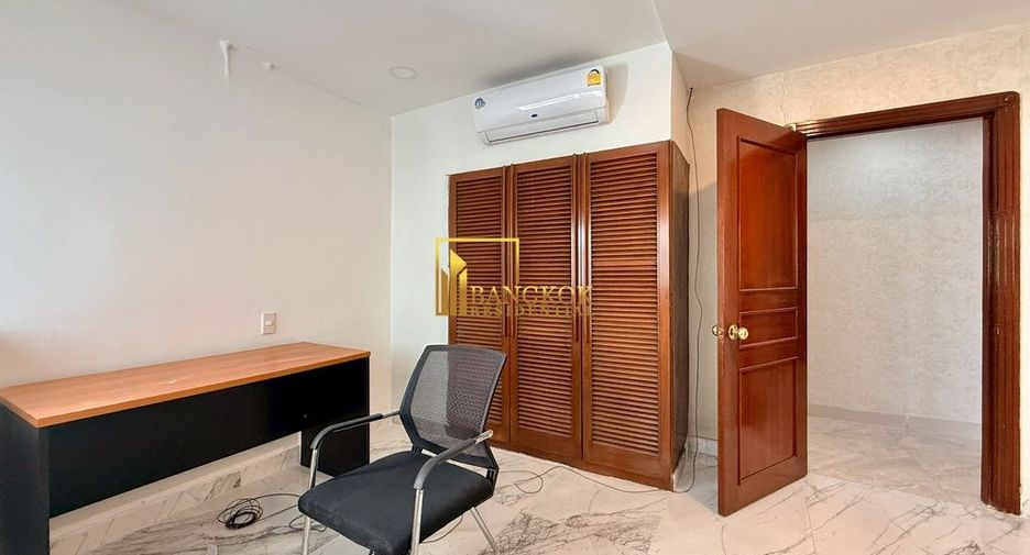 For rent 3 bedrooms condo in Khlong Toei, Bangkok