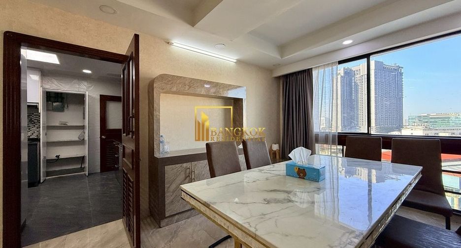 For rent 3 bedrooms condo in Khlong Toei, Bangkok
