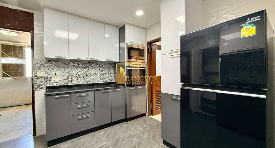 For rent 3 bedrooms condo in Khlong Toei, Bangkok
