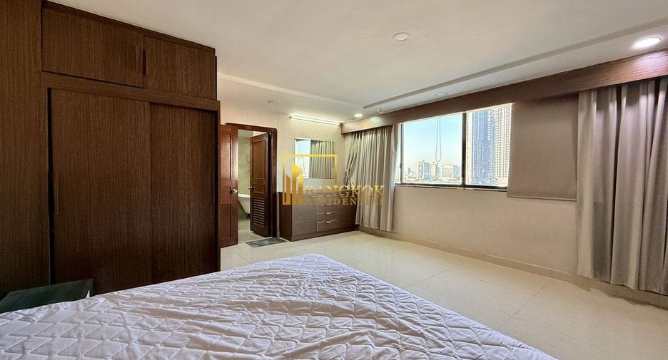 For rent 3 bedrooms condo in Khlong Toei, Bangkok
