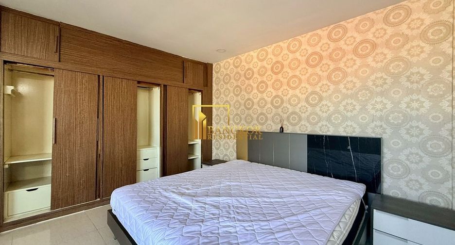 For rent 3 bedrooms condo in Khlong Toei, Bangkok