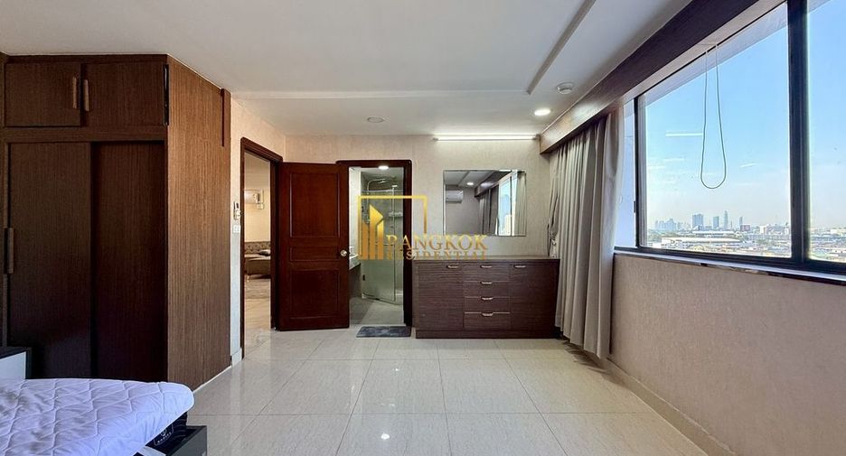 For rent 3 bedrooms condo in Khlong Toei, Bangkok