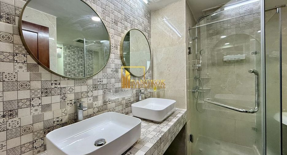 For rent 3 bedrooms condo in Khlong Toei, Bangkok