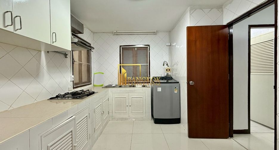 Condo en alquiler de 3 habitaciones en Khlong Toei, Bangkok