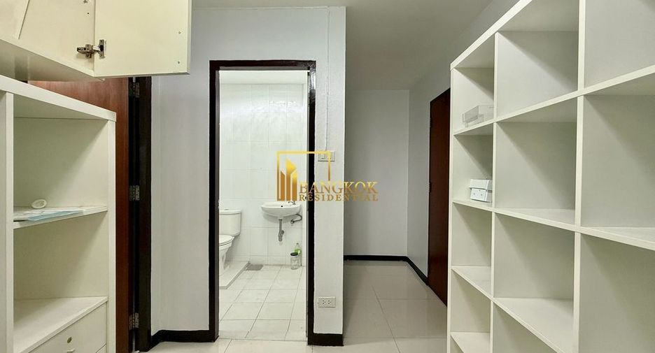 Condo en alquiler de 3 habitaciones en Khlong Toei, Bangkok