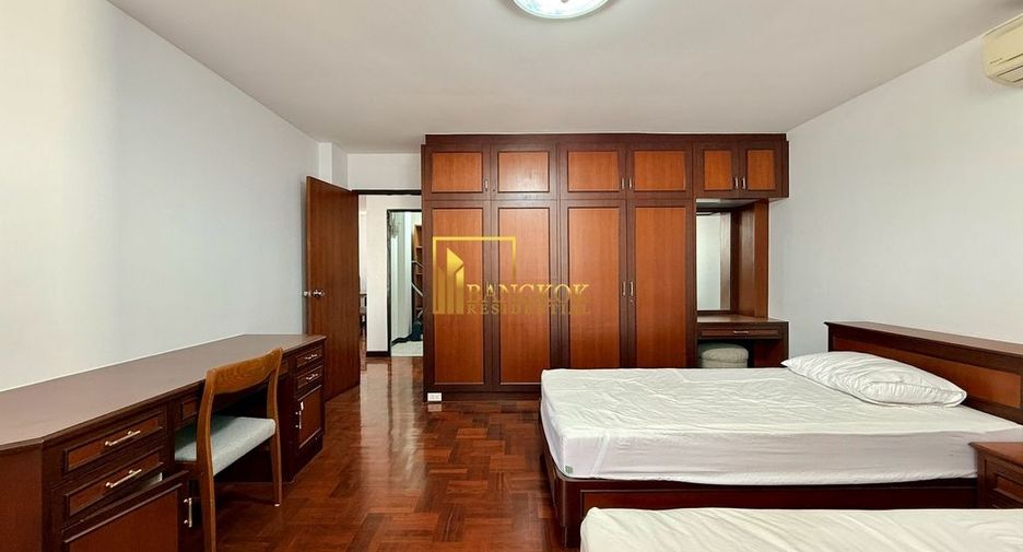 Condo en alquiler de 3 habitaciones en Khlong Toei, Bangkok