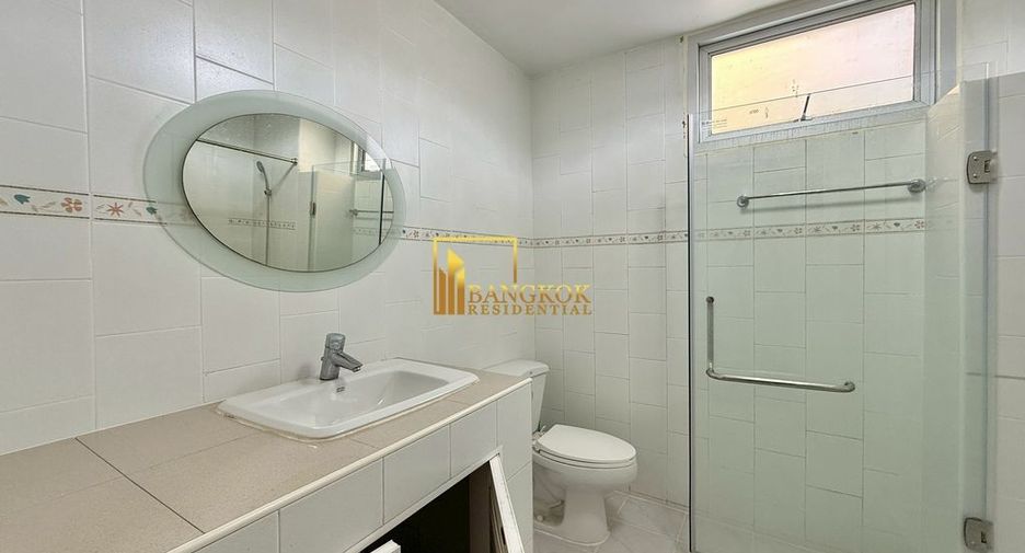 Condo en alquiler de 3 habitaciones en Khlong Toei, Bangkok