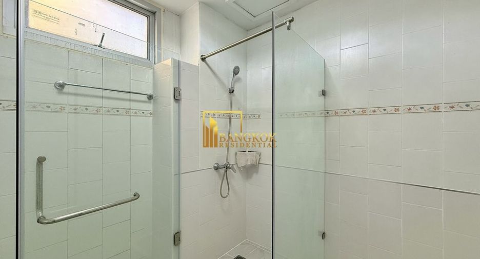 Condo en alquiler de 3 habitaciones en Khlong Toei, Bangkok