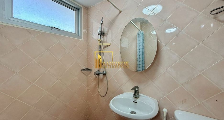 Condo en alquiler de 3 habitaciones en Khlong Toei, Bangkok