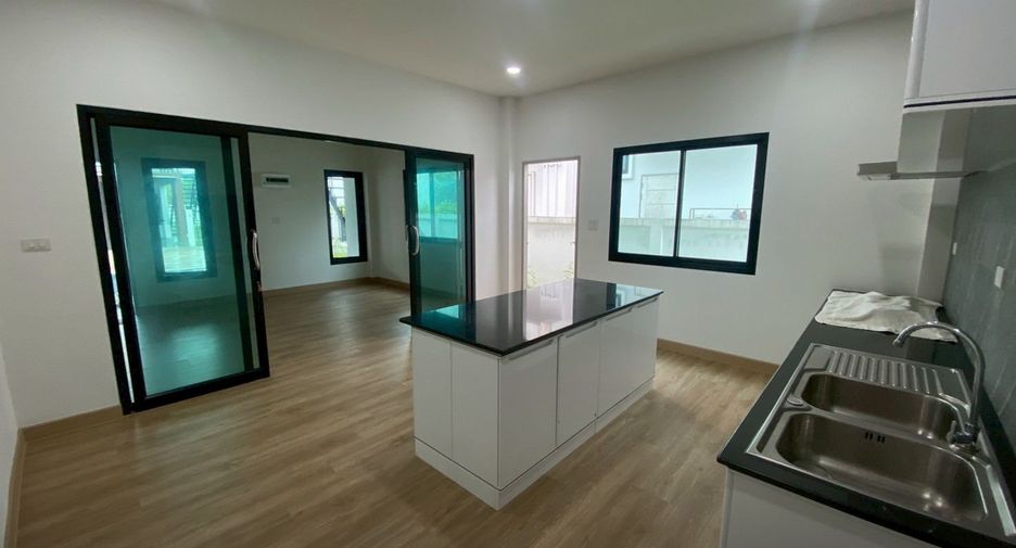 For sale 3 bedrooms house in Mueang Phatthalung, Phatthalung