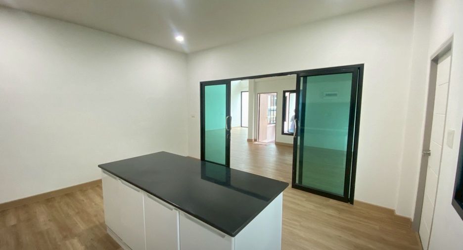 For sale 3 bedrooms house in Mueang Phatthalung, Phatthalung