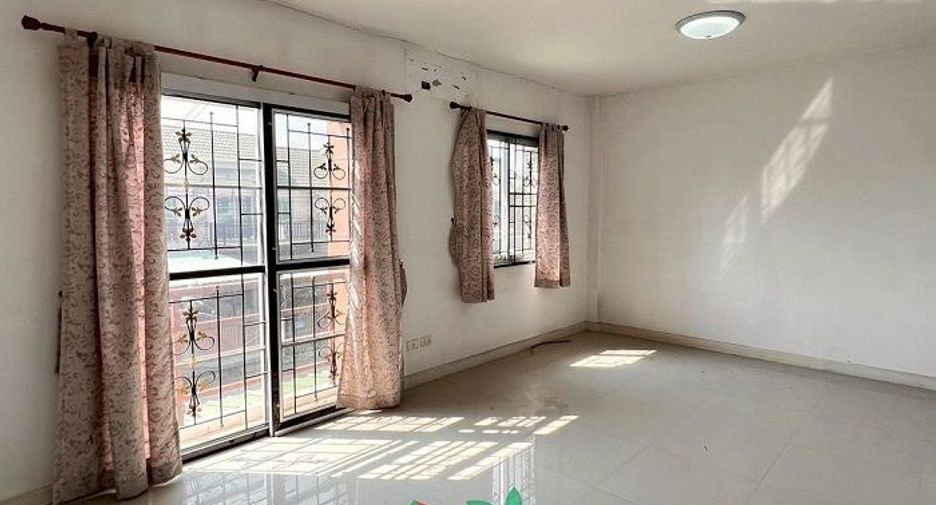 For sale 3 bedrooms townhouse in Mueang Nonthaburi, Nonthaburi