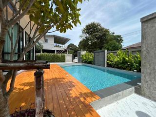À louer et à vendre 4 chambres villa à Bang Lamung, Chonburi