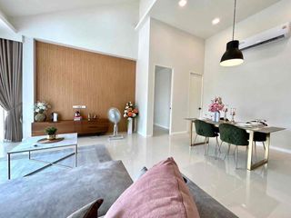 À louer et à vendre 4 chambres villa à Bang Lamung, Chonburi