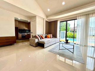 À louer et à vendre 4 chambres villa à Bang Lamung, Chonburi