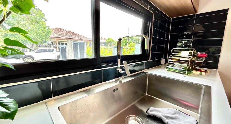 Villa zur Miete und zum Kauf mit 4 Zimmer in Bang Lamung, Chonburi