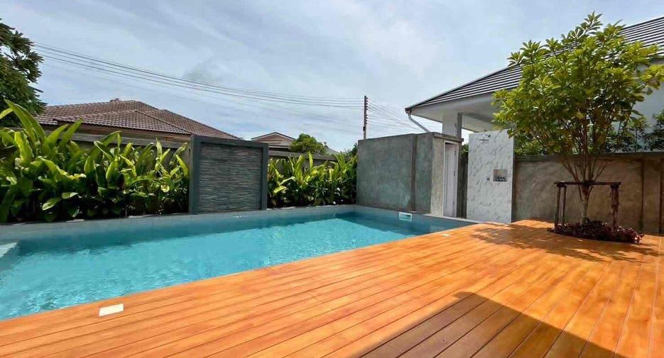 Villa zur Miete und zum Kauf mit 4 Zimmer in Bang Lamung, Chonburi