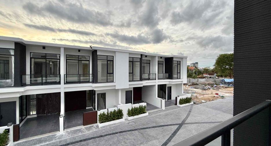 À louer et à vendre 4 chambres villa à Bang Lamung, Chonburi