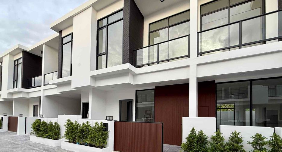À louer et à vendre 4 chambres villa à Bang Lamung, Chonburi