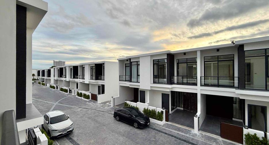 À louer et à vendre 4 chambres villa à Bang Lamung, Chonburi