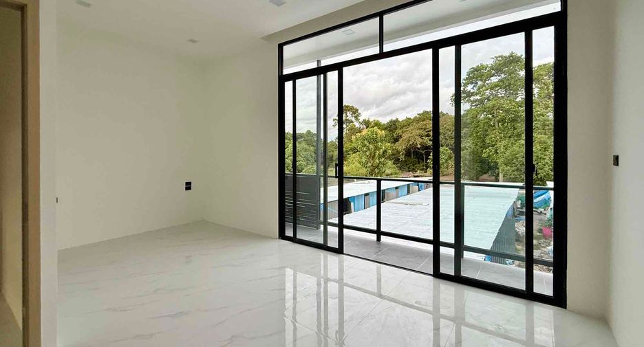 À louer et à vendre 4 chambres villa à Bang Lamung, Chonburi