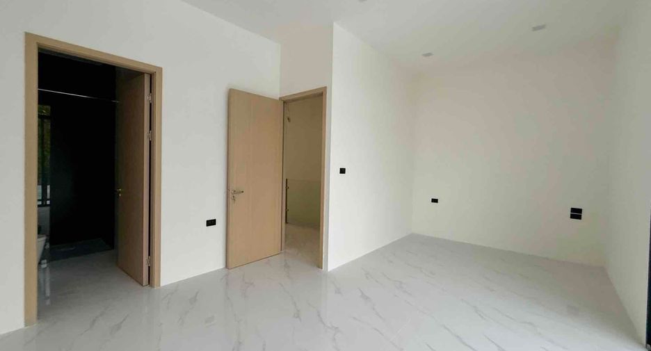 À louer et à vendre 4 chambres villa à Bang Lamung, Chonburi