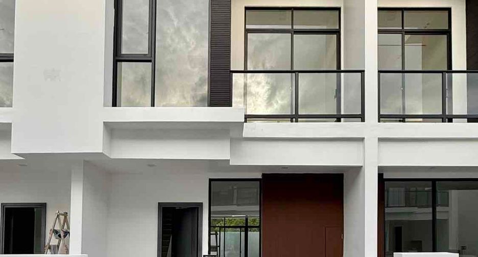 À louer et à vendre 4 chambres villa à Bang Lamung, Chonburi