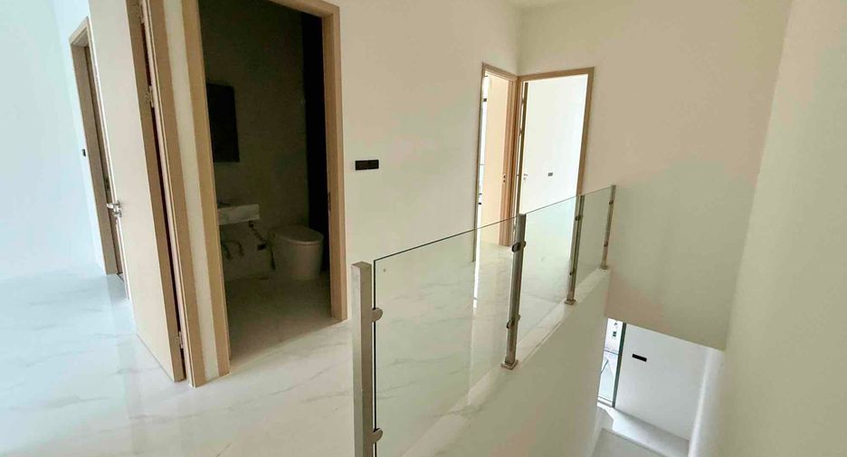 À louer et à vendre 4 chambres villa à Bang Lamung, Chonburi