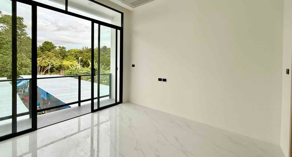 À louer et à vendre 4 chambres villa à Bang Lamung, Chonburi