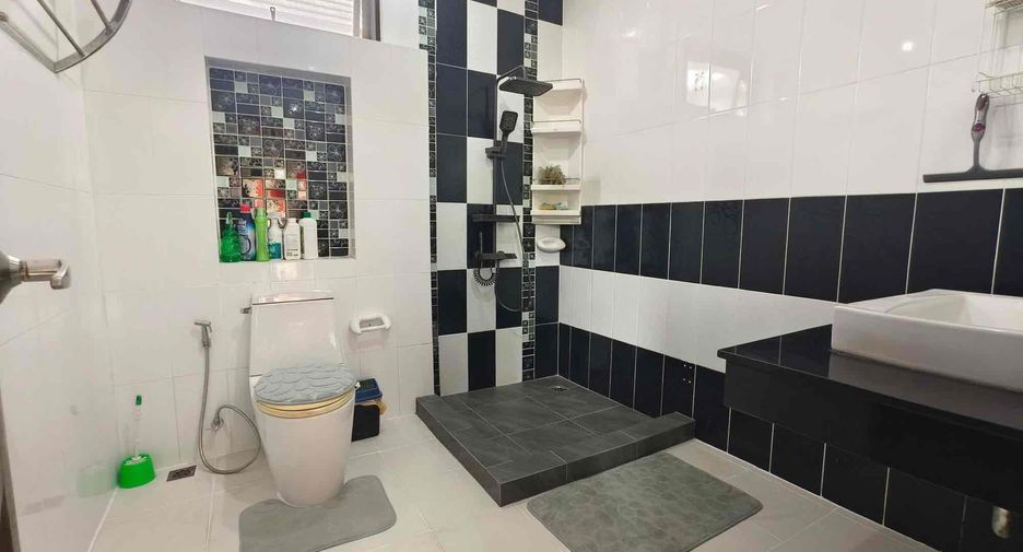 Villa zur Miete und zum Kauf mit 3 Zimmer in Bang Lamung, Chonburi