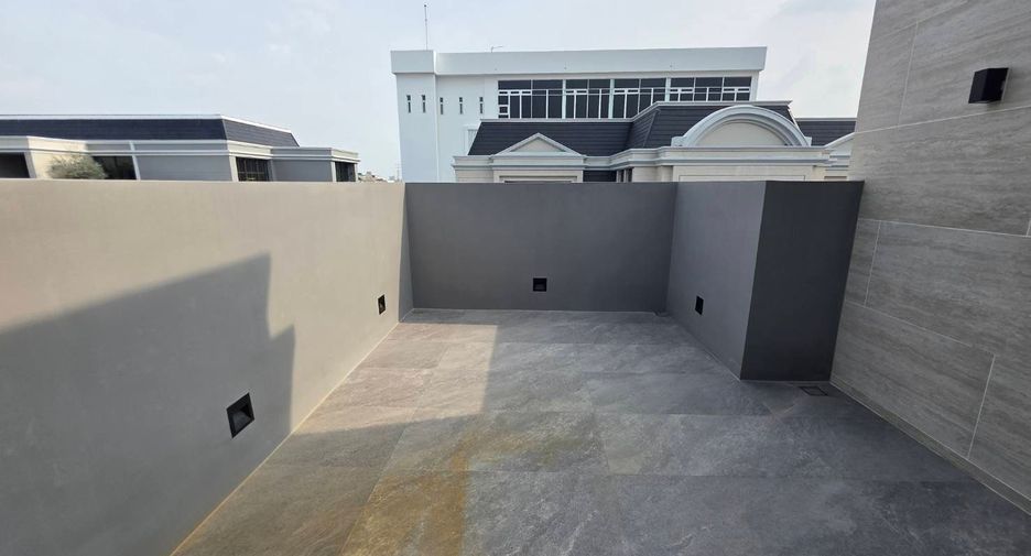 Casa en venta de 6 habitaciones en Suan Luang, Bangkok