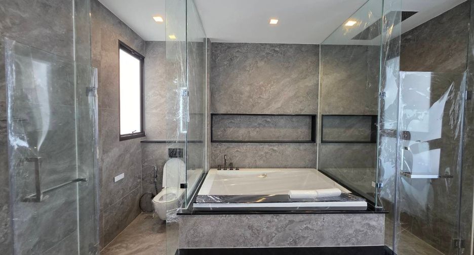 Casa en venta de 6 habitaciones en Suan Luang, Bangkok
