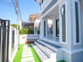 Villa zur Miete und zum Kauf mit 4 Zimmer in Bang Lamung, Chonburi