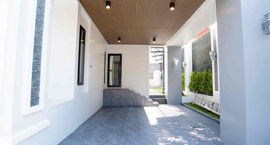 Villa zur Miete und zum Kauf mit 4 Zimmer in Bang Lamung, Chonburi