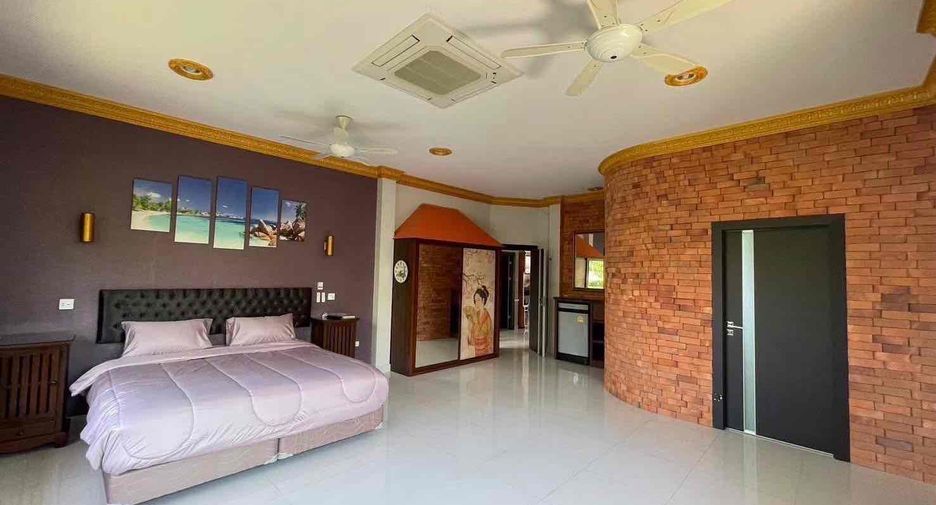 Villa en alquiler de 3 habitaciones en Bang Lamung, Chonburi