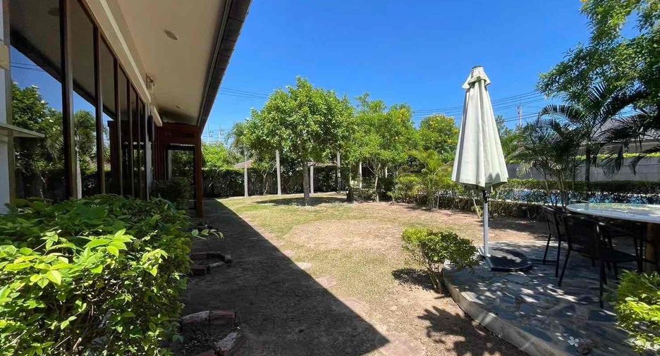 Villa en alquiler de 3 habitaciones en Bang Lamung, Chonburi
