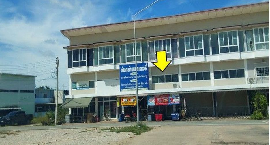 For sale 1 bed retail Space in Huai Khot, Uthai Thani