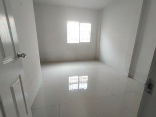 Casa adosada en venta de 1 habitaciones en Thanyaburi, Pathum Thani