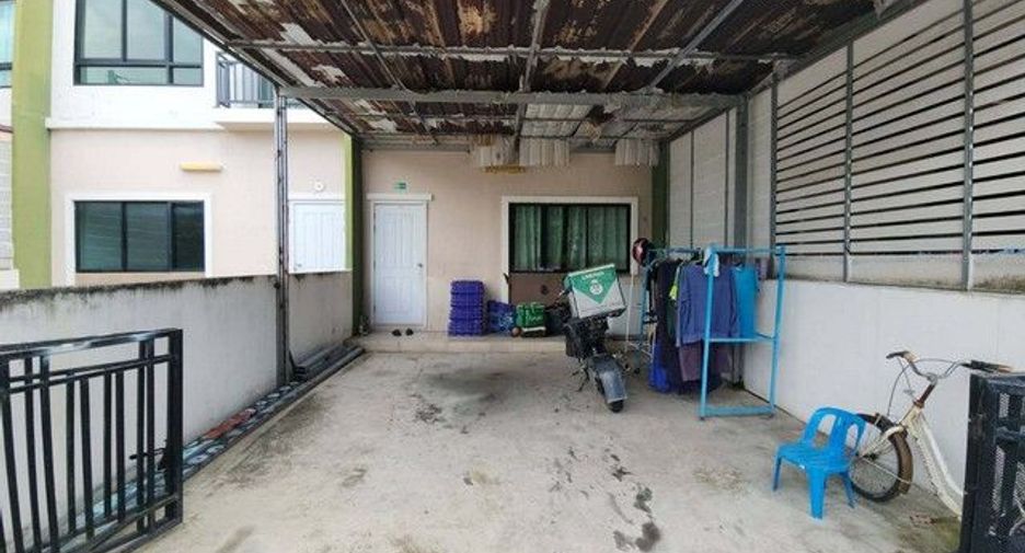 出售 1 卧室 联排别墅 在 Ban Khai, Rayong