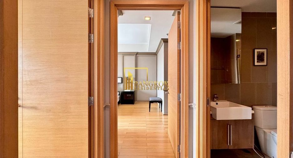 For rent 2 bedrooms condo in Pathum Wan, Bangkok