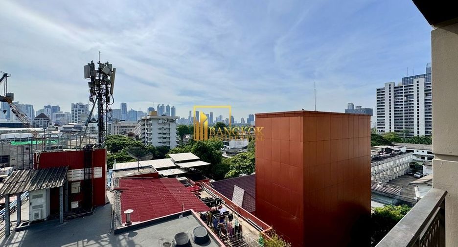 For rent 2 bedrooms condo in Pathum Wan, Bangkok