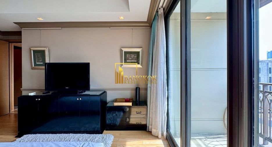 For rent 2 bedrooms condo in Pathum Wan, Bangkok