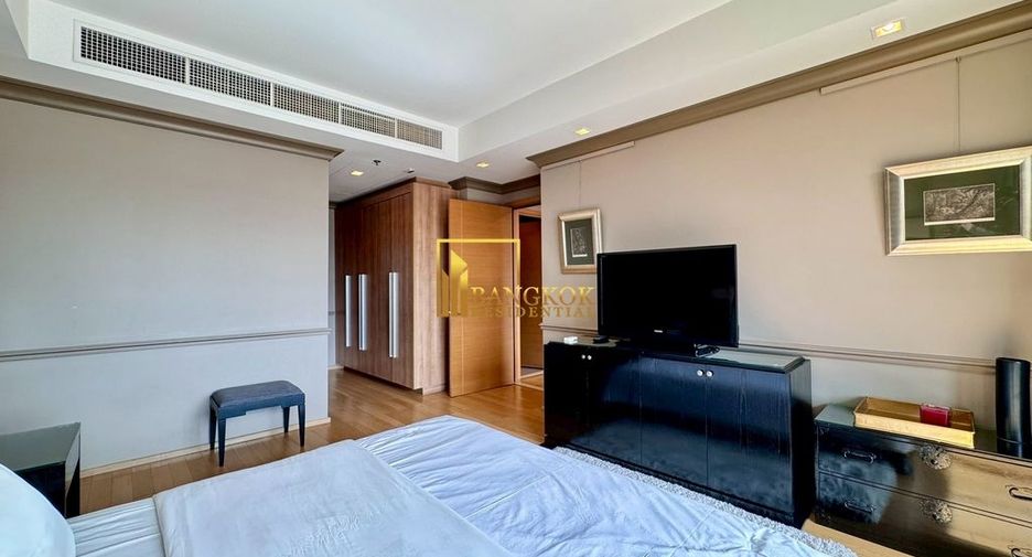 For rent 2 bedrooms condo in Pathum Wan, Bangkok