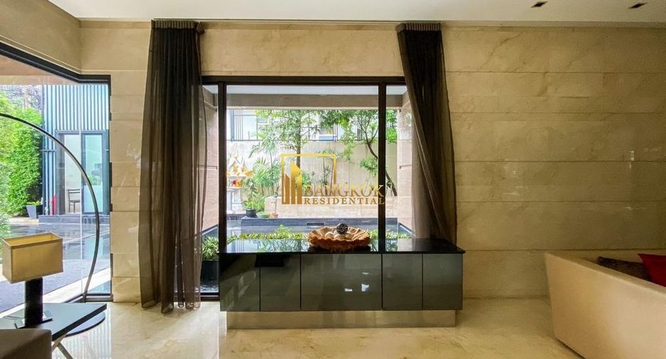 For rent 2 bedrooms condo in Pathum Wan, Bangkok