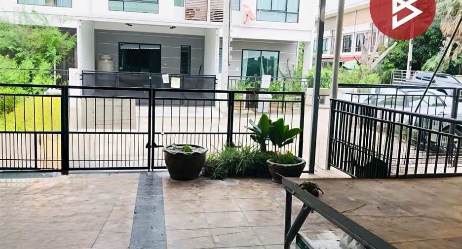 Casa adosada en venta de 2 habitaciones en Bang Sao Thong, Samut Prakan